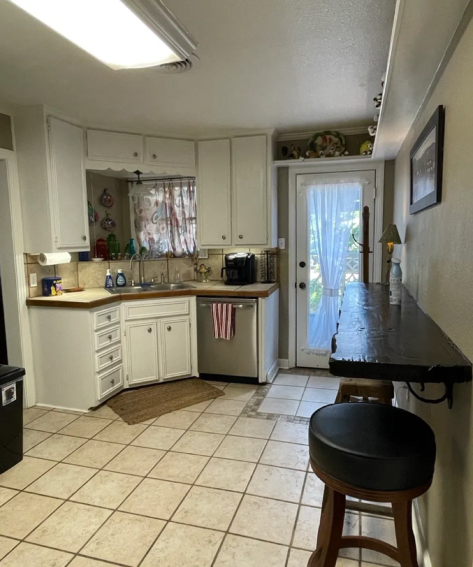 4 bed, 1660 sqft, $2,500 — Photo 3