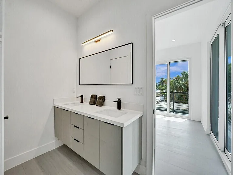 1220 NE 15th Ave — Photo 22