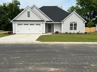 3973 Landings Cir, Hahira, GA 31632
