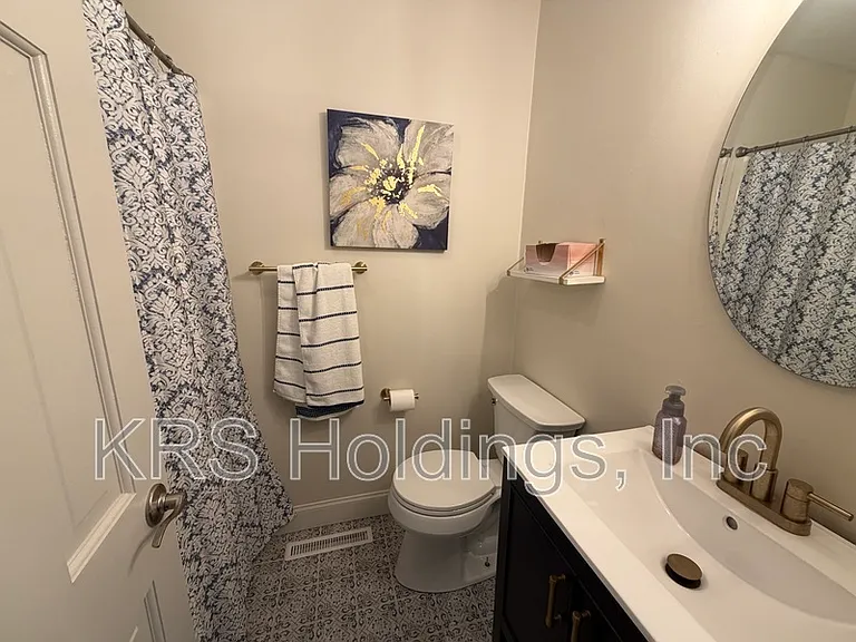1520 Woodside Ct N — Photo 17