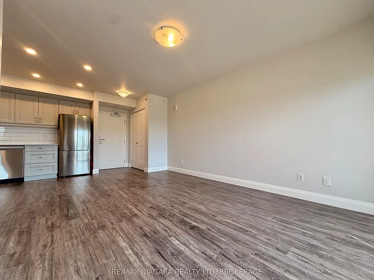 5698 Main St #405 — Photo 3