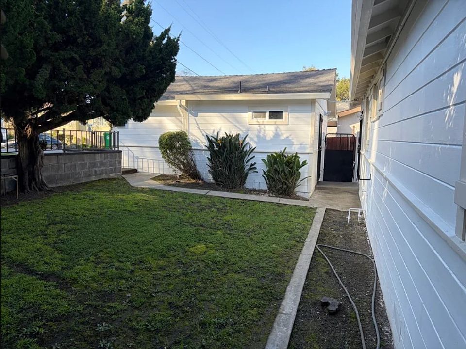 2nd image of 1746 East Ave