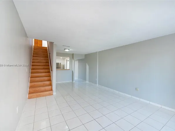 810 SW 105th Ave APT 502, Miami, FL 33174