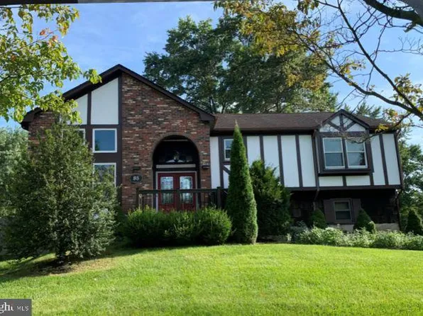 85 Colleen Cir, Ewing, NJ 08638