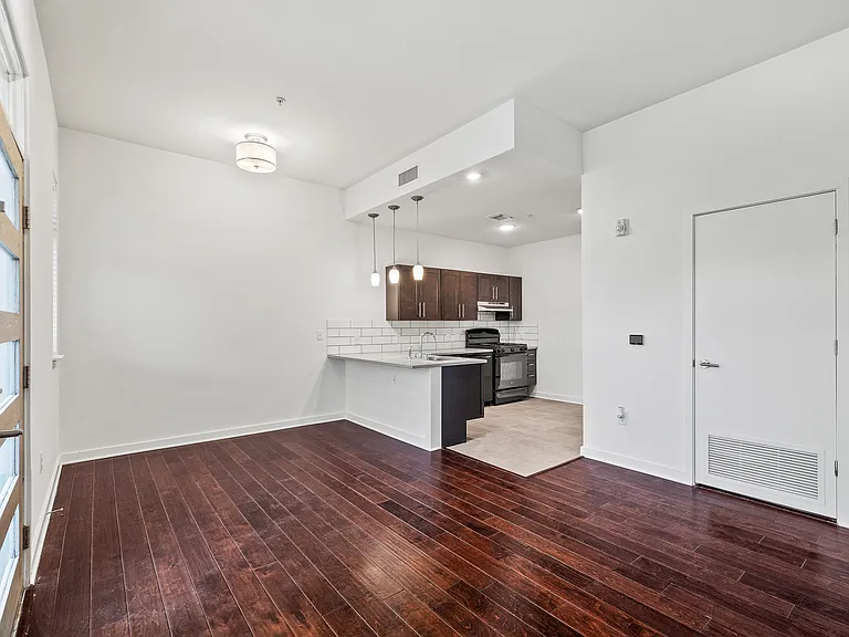 6700 Menchaca Rd #11 — Photo 11
