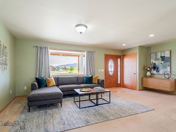 5th image of 16 Windy Meadow Dr
