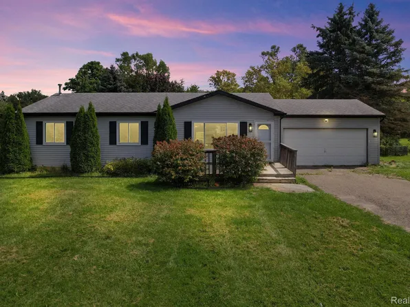 11137 Terrace View Dr, Whitmore Lake, MI 48189