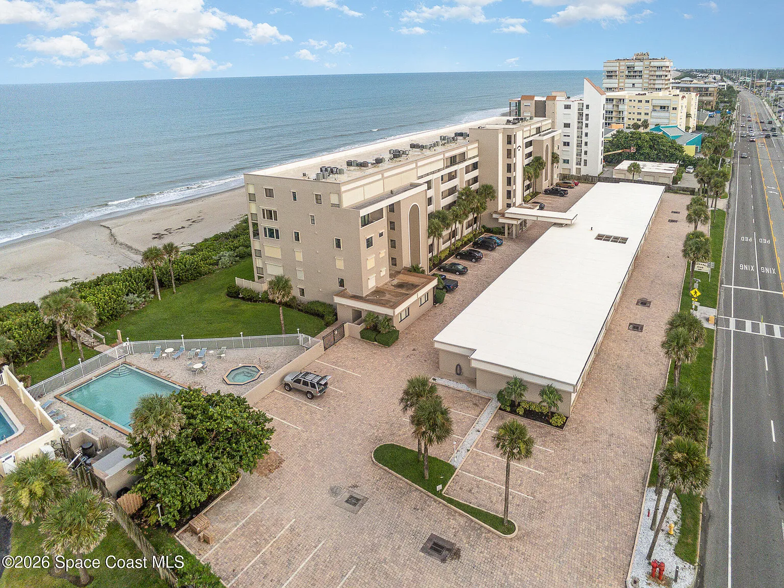 2 bed, 2.0 bath, 1234 sqft, $3,500 — Photo 2