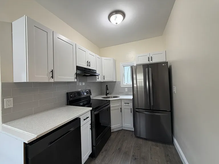 182 Ashford Ave #2 — Photo 4