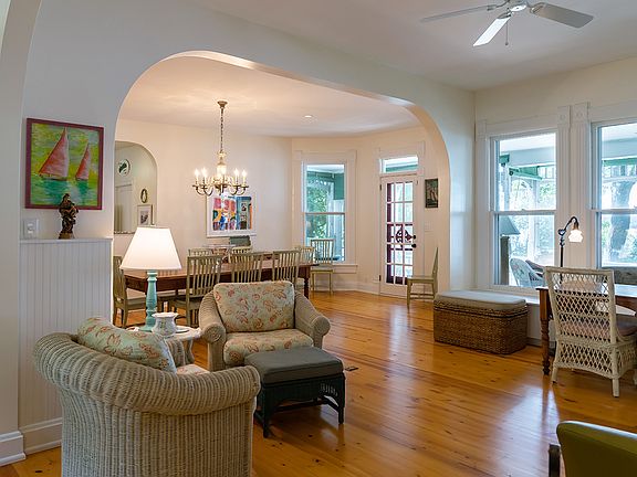 3rd image of 515 Greenway Ave