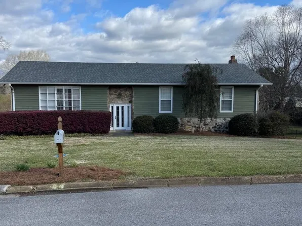 153 S Hawk Dr, Rainbow City, AL 35906