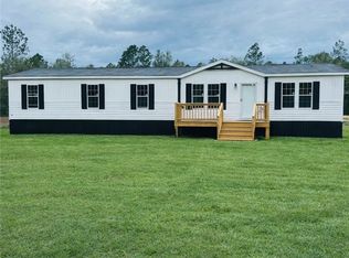 689 Auction Rd, Waynesville, GA 31566
