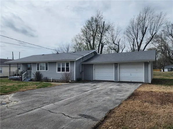 1807 Heagon St, Lamar, MO 64759