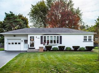 826 Chestnut Bnd, Webster, NY 14580