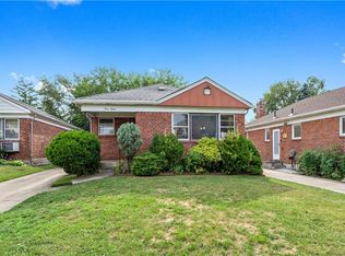 5012 Weeks Ln, Fresh Meadows, NY 11365