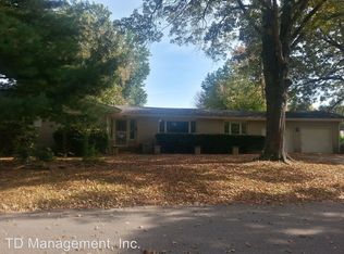 2440 S Claremont Cir, Springfield, MO 65804