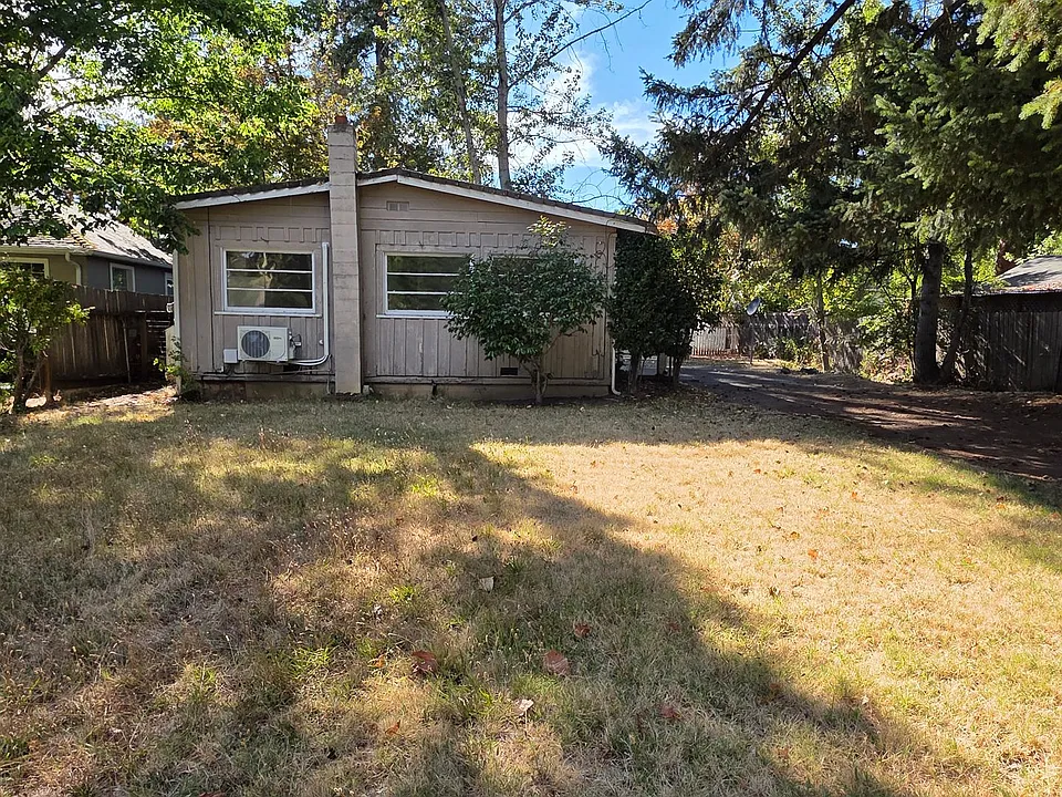 1044 NW Conklin Ave