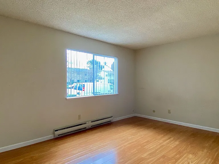 4033 Hamilton Ave #E3 — Photo 3