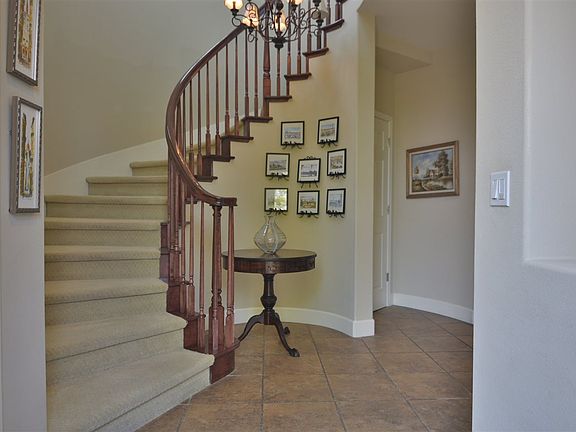 4th image of 600 Colmar Ct
