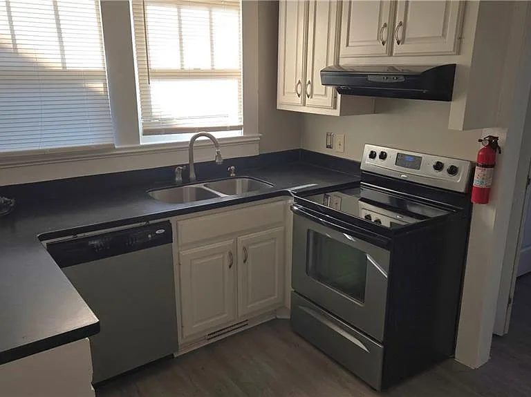 615 Dyer St — Photo 11