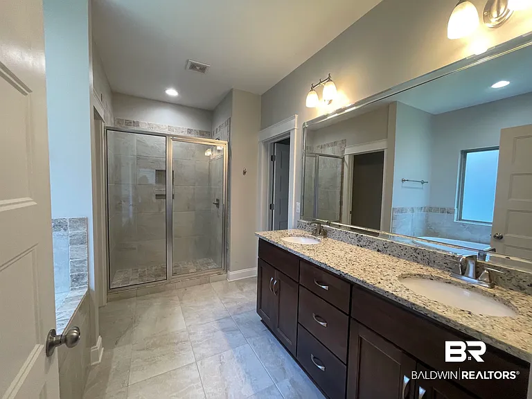 253 Hawthorne Cir — Photo 6