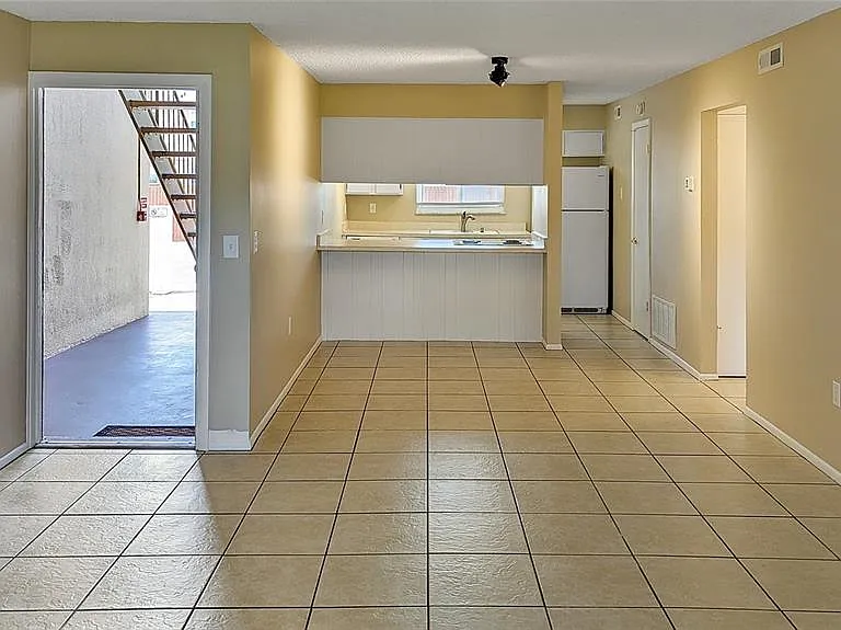 1000 Lake Of The Woods Blvd #C103 — Photo 6