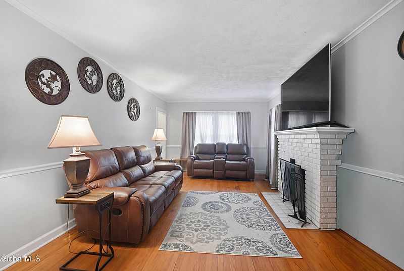 5th image of 1327 Baker Avenue