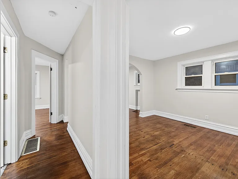 6135 Newport Ave — Photo 18