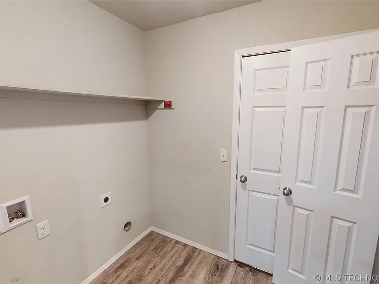 1240 E Richmond St — Photo 8