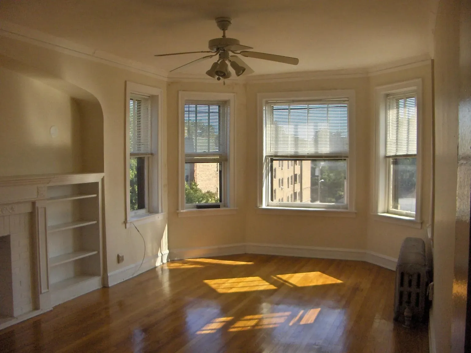 704-710 Hinman Ave — Photo 3