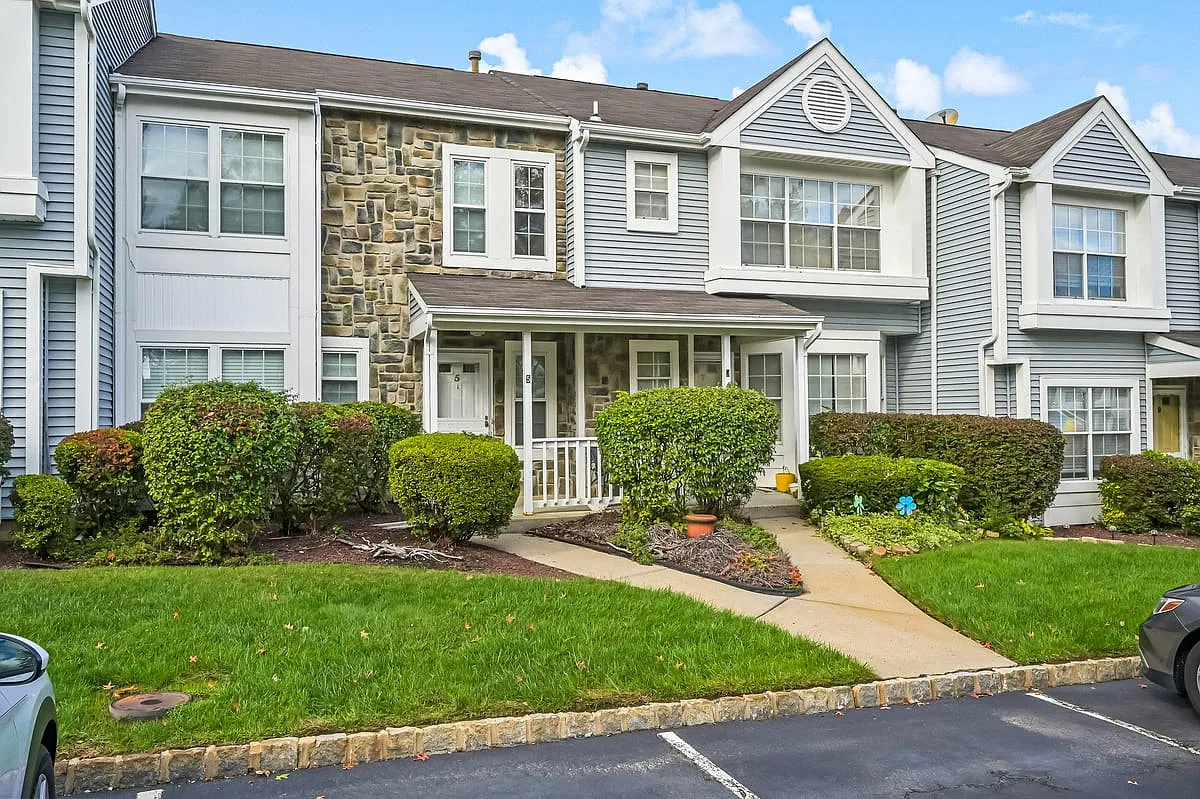 2 bed, 1.5 bath, 1216 sqft, $2,750 — Photo 1