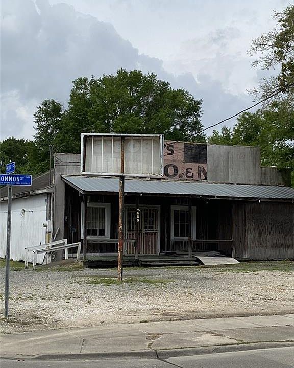 2nd image of 2650 Common St