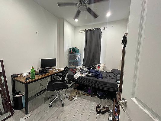 4th image of 186 Howard Ave #2