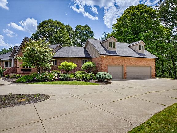 3rd image of 1034 Old Harper Rd