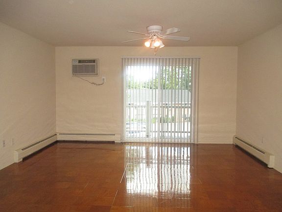 4th image of 9 Kensington Cir APT H
