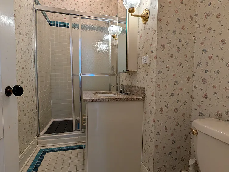 730 S Claremont Ave — Photo 10