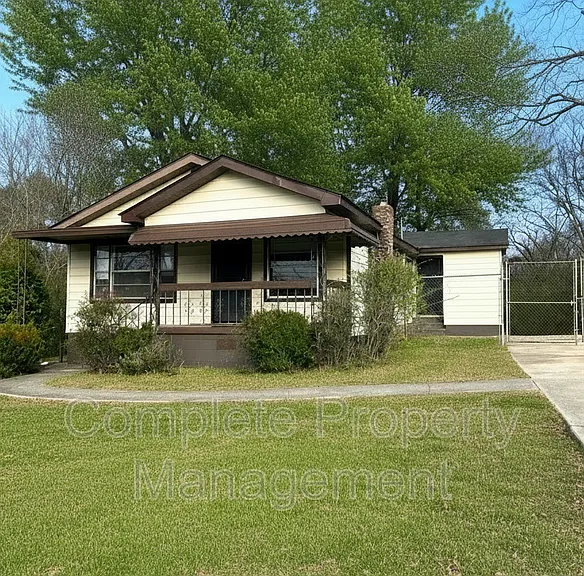 2324 Treadwell Rd — Photo 2