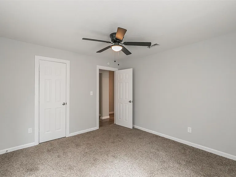 1809 Daniel St — Photo 10