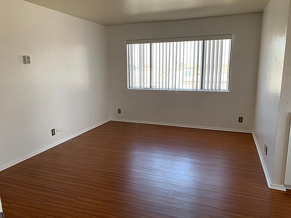 3rd image of 4047 W 129th St #10