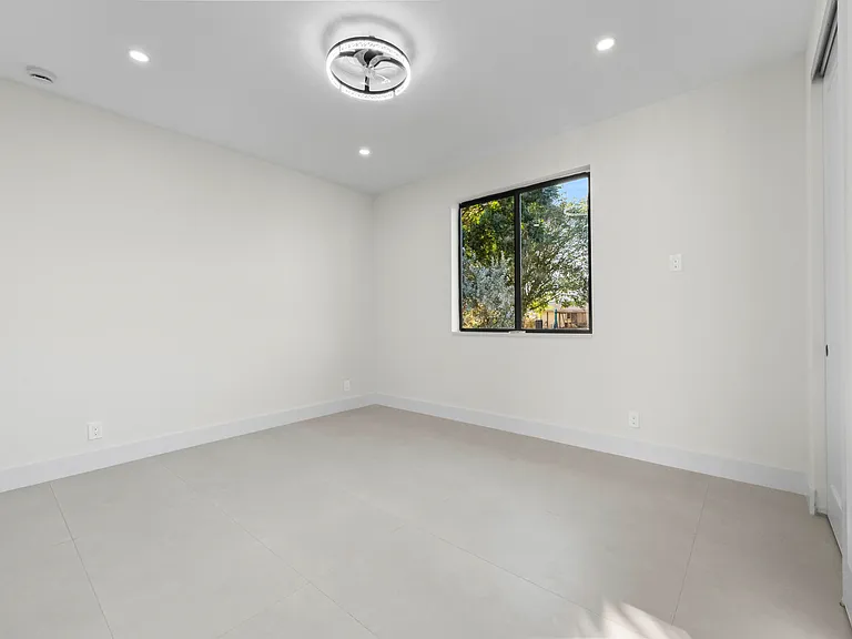 621 NW 42nd Ave — Photo 28