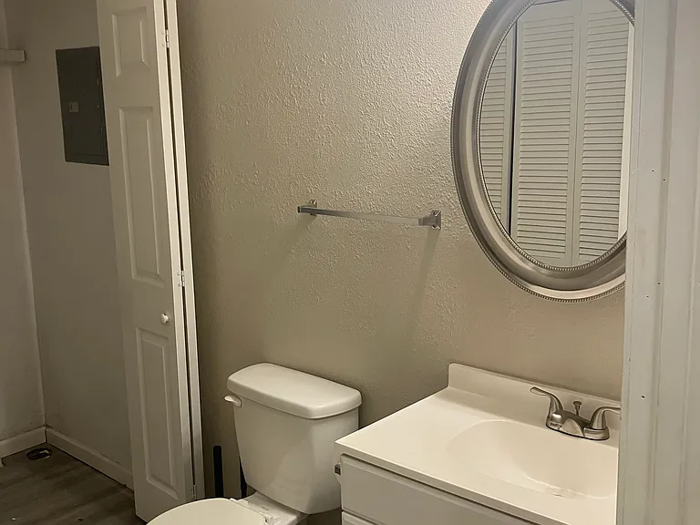 1/2 bath and laundry