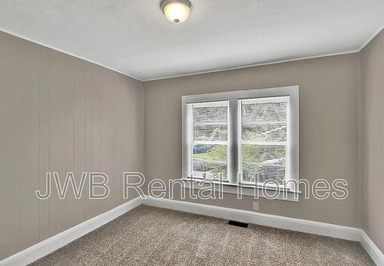 7124 Lorain St — Photo 9