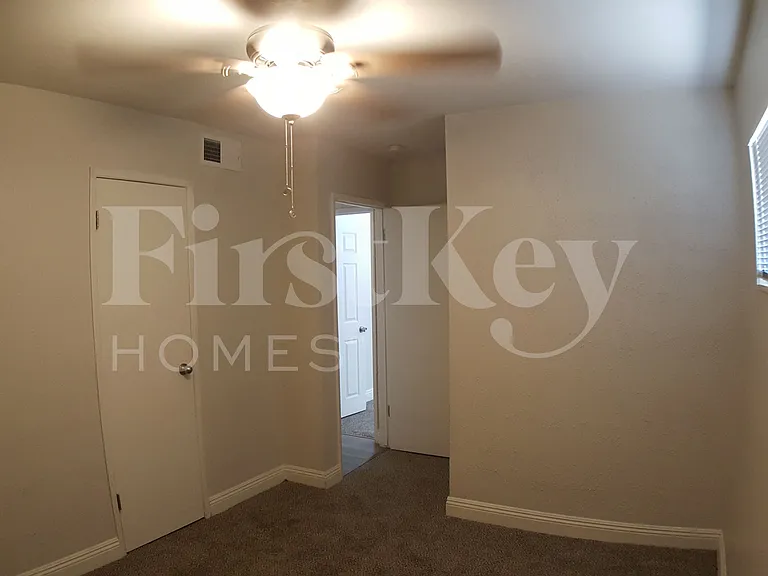 913 Date St — Photo 16