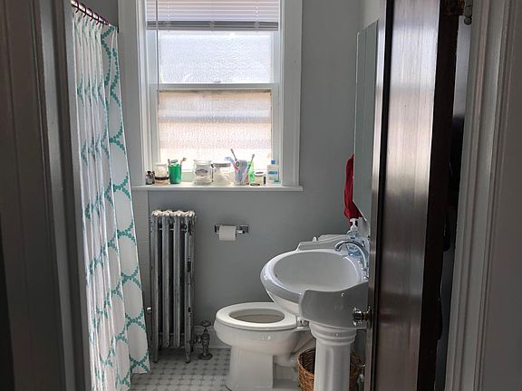 4th image of 4649 Washington St #1