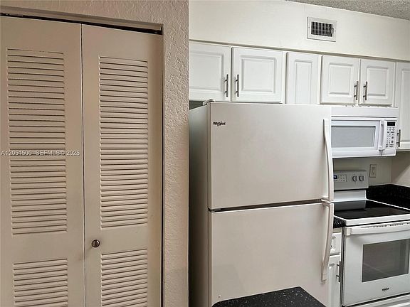 3rd image of 2831 N Oakland Forest Dr APT 210