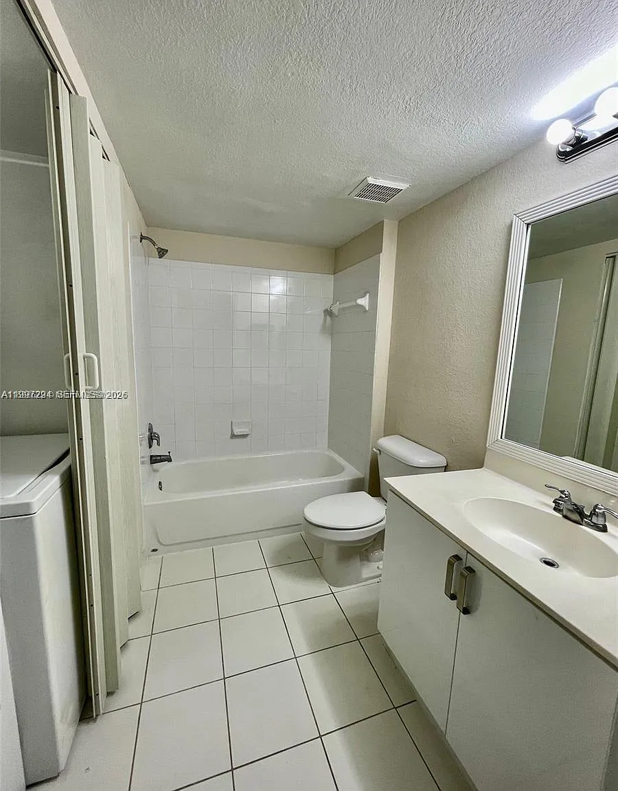 Vista Trace 3 Condo — Photo 4