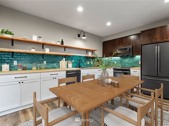 5th image of 10712 Greenwood Ave N #D