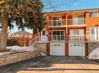 1015 Syeston Ct, Mississauga, ON L4Y 2W2