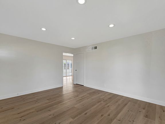 4th image of 9432 Blane Cir