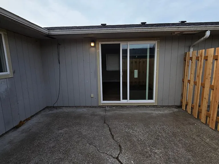 Oak Street Fourplex — Photo 5